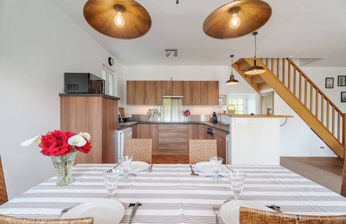 Saint-Coulomb House | Holiday Home 'La Petite Ville Aze Près De St Malo' with Lake View, Private Terrace and Wi-Fi