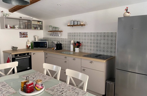 Marcheseuil House | Holiday Home 'La Petite Cocotte' with Private Terrace, Private Garden and Wi-Fi