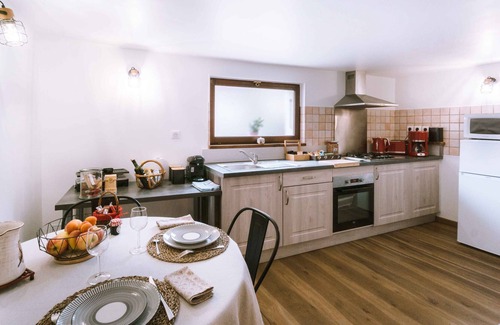 Bonvillard House | Holiday Home "La Petite Maison" with Mountain View, Private Garden & Wi-Fi