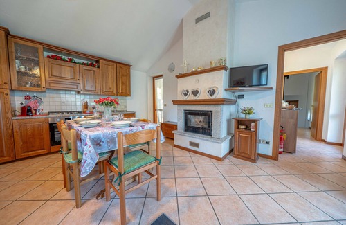 Morbegno House | Holiday Home 'La Rosa Bianca' with Mountain View, Private Terrace and Wi-Fi