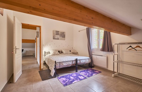 Sechilienne Apartment | Holiday Home 'Le Bien-être De La Nature' with Mountain View, Private Terrace and Wi-Fi