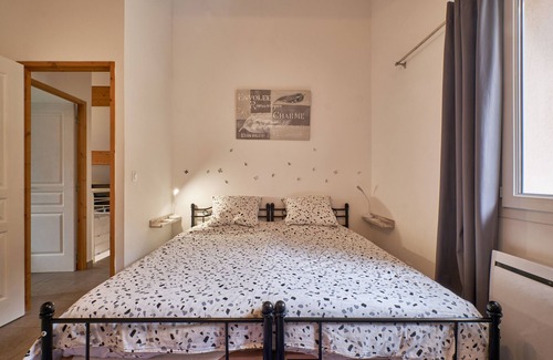 Sechilienne Apartment | Holiday Home 'Le Bien-être De La Nature' with Mountain View, Private Terrace and Wi-Fi