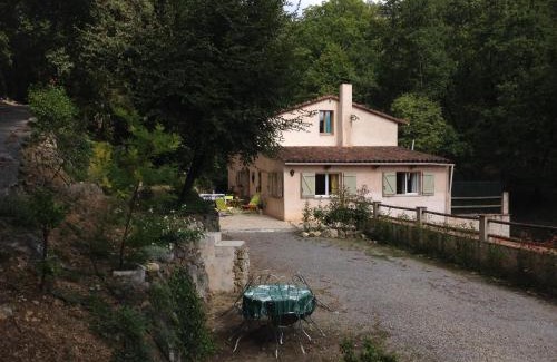 Saint-Jeannet House | Holiday Home le cœur boisé