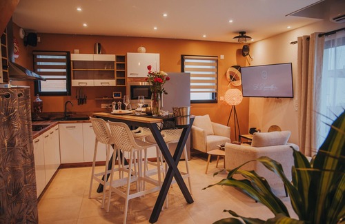 Camors House | Holiday Home 'Le Desirella' with Private Terrace, Wi-Fi and Air Conditioning