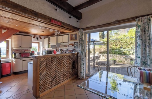 Saint-Cyprien House | Holiday Home 'Le Pigeonnier De Sinzelle' with Private Pool, Private Terrace and Wi-Fi