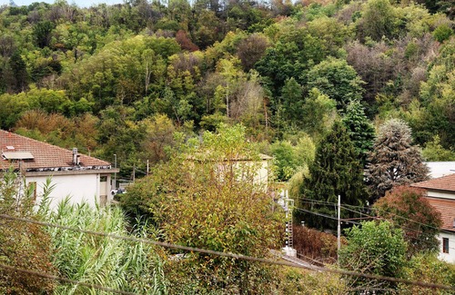 Cengio House | Holiday Home 'Le Rose' with Mountain View, Balcony and Wi-Fi