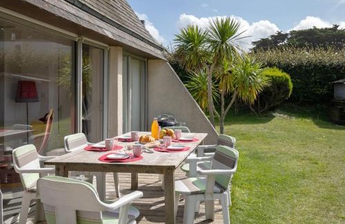 Kerlouan House | Holiday Home Le Voilier by Interhome