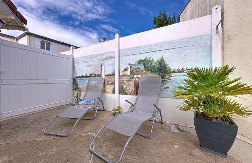 Tharon-Plage House | Holiday Home Les Coquillages by Interhome