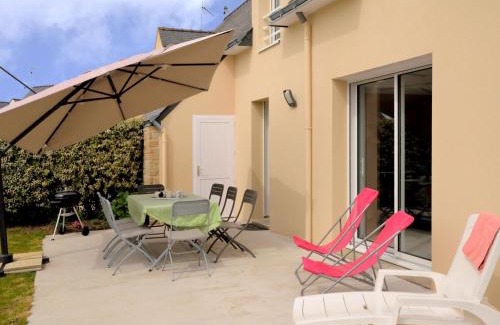 La Turballe House | Holiday Home Les Volets Bleus by Interhome
