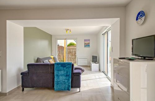 La Turballe House | Holiday Home Les Volets Bleus by Interhome