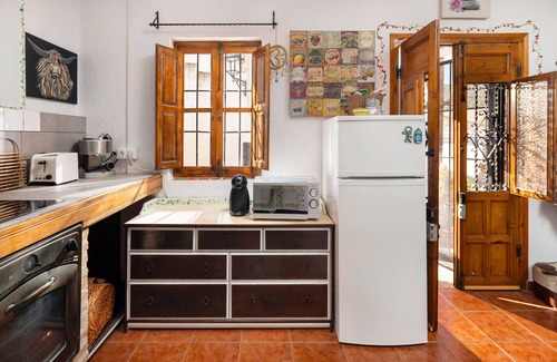 Colmenar House | Holiday Home 'Luis' with Mountain View, Wi-Fi and Air Conditioning