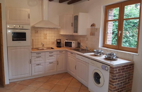 Hautot-l'Auvray House | Holiday Home 'Maison Campagne Dix Kilomtres De' with Private Terrace, Private Garden and Wi-Fi