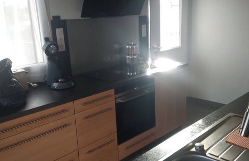 Le Nayrac House | Holiday Home 'Maison Chalet' with Mountain View, Private Terrace and Wi-Fi