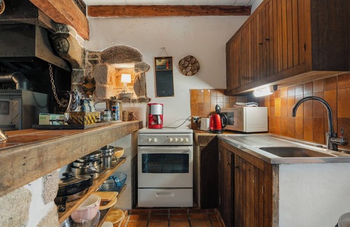 Cancale House | Holiday Home 'Maison Chapelle Du Verger' with Sea View, Shared Terrace and Private Garden