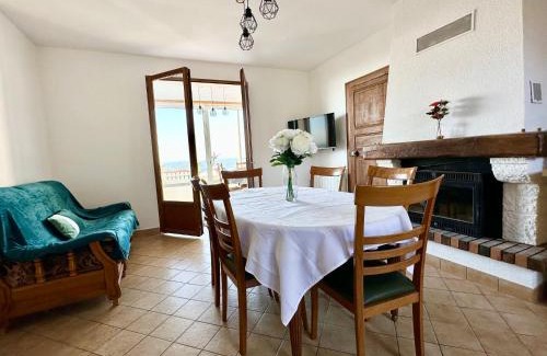 Tharon-Plage House | Holiday Home Maison Front de Mer by Interhome