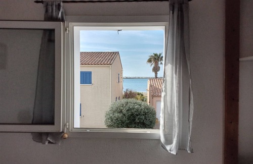 Gruissan House | Holiday Home 'Maison Gruissan Mateille' with Private Terrace and Wi-Fi