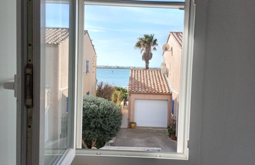 Gruissan House | Holiday Home 'Maison Gruissan Mateille' with Private Terrace and Wi-Fi