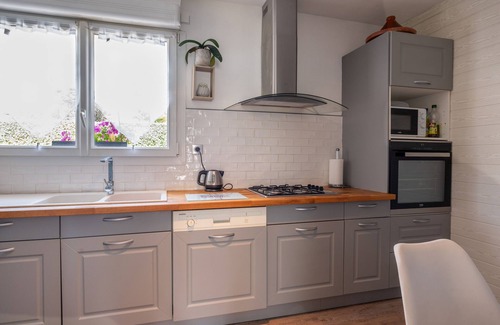 Riantec House | Holiday Home 'Maison Proche De La Mer Plage' with Private Terrace, Private Garden and Wi-Fi