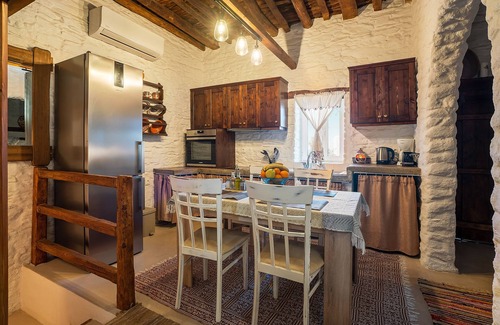 Embonas House | Holiday Home 'Mannas House' with Sea View, Wi-Fi and Air Conditioning