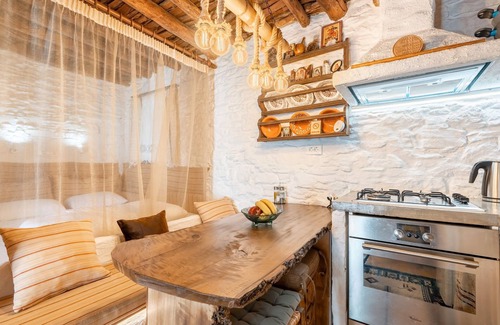 Embonas House | Holiday Home 'Mannas House 2' with Mountain View, Wi-Fi and Air Conditioning