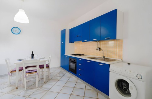 Porto Cesareo House | Holiday Home 'Mery Villaggio Chiusurelle' with Private Terrace, Private Garden and Air Conditioning