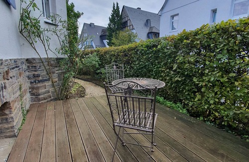 Meschede House | Holiday Home 'Meschede' with Private Terrace, Private Garden and Wi-Fi