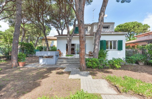 Marina di Campo House | Holiday Home 'Montecristo' with Private Terrace, Wi-Fi and Air Conditioning