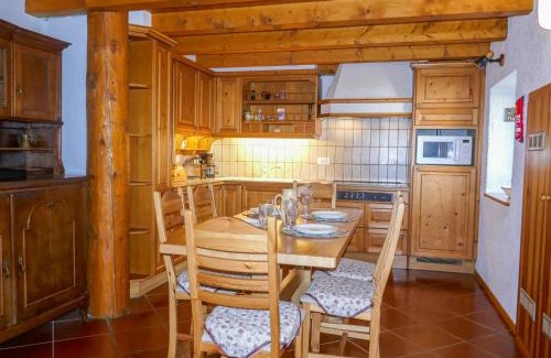 Leontica House | Holiday Home Mona by Interhome