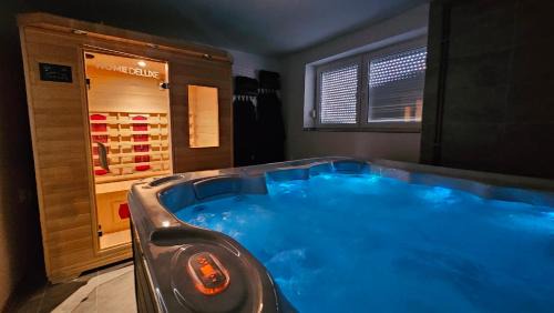 Presika House | Holiday Home Monte Fabula with Jacuzzi, Sauna and Backyard