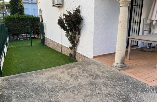 L'Escala House | Holiday Home 'Montgo Piscina 2' with Mountain View, Wi-Fi and Air Conditioning