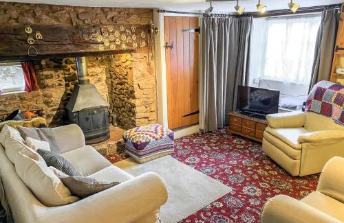 West Quantoxhead House | Holiday Home Moonfleat Cottage by Interhome