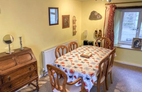 West Quantoxhead House | Holiday Home Moonfleat Cottage by Interhome