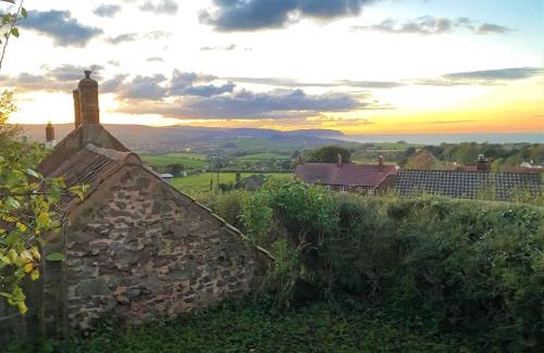 West Quantoxhead House | Holiday Home Moonfleat Cottage by Interhome