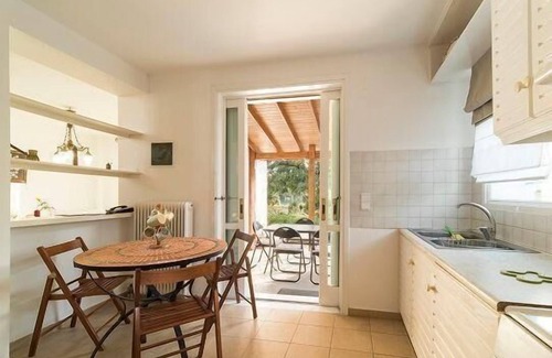 Vrahati House | Holiday home next to orange tree orchard