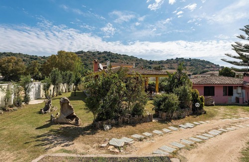 Villasimius House | Holiday Home "Nicoletta" with Garden, Air Conditioning & Barbecue