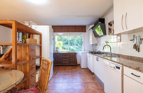 Callobre House | Holiday Home 'O Axouxere' with Mountain View, Private Terrace and Wi-Fi