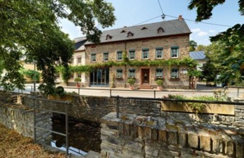 Burgen House | * Holiday home 'old farmhouse'