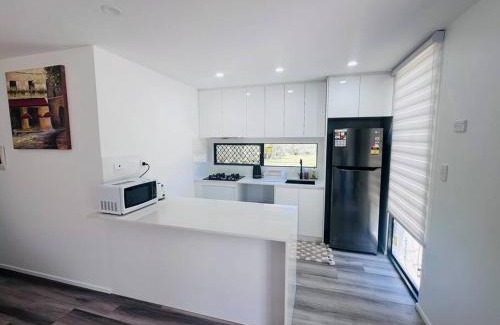 Slacks Creek House | Holiday Home on Acreage Block - Next to M1 and Close to Everything