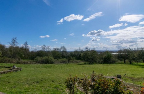 Maidstone House | Holiday Home Orchard Cottage by Interhome