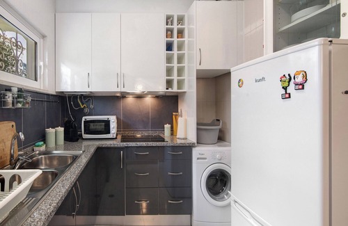 Areias de Sao Joao House | Holiday Home 'Oura Southvilla Algarve' with Shared Pool and Wi-Fi