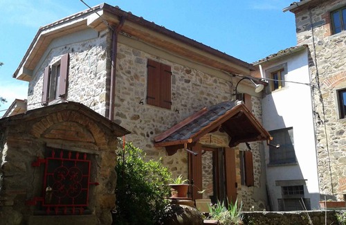 Marliana House | Holiday home overlooking the Tuscan hills