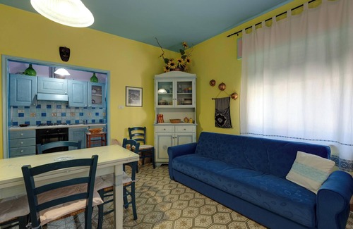 Bosa Marina House | Holiday Home "Paolo e Francesca" with Private Garden, A/C & Wi-Fi