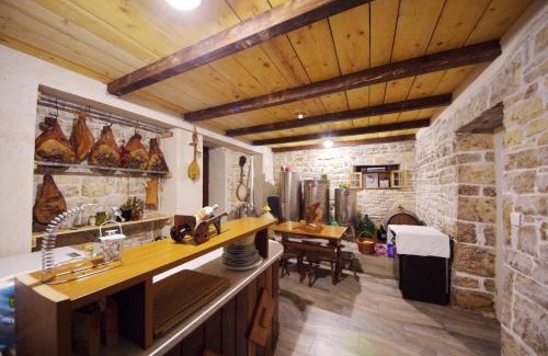 Benkovac House | Holiday Home Pavlovi Dvori