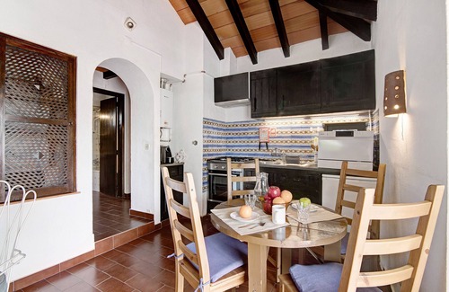 Santa Luzia House | Holiday Home 'Pedras Del Rei I' with Shared Pool, Wi-Fi and Air Conditioning