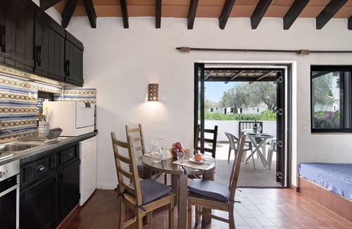 Santa Luzia House | Holiday Home 'Pedras Del Rei I' with Shared Pool, Wi-Fi and Air Conditioning