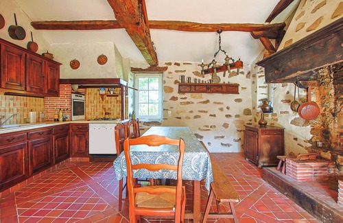 Landevieille House | Holiday Home 'Petite Roblinière 10min Plage' with Private Terrace, Shared Garden and Wi-Fi