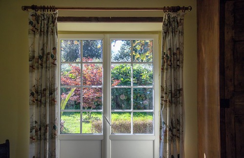 Landevieille House | Holiday Home 'Petite Roblinière 10min Plage' with Private Terrace, Shared Garden and Wi-Fi