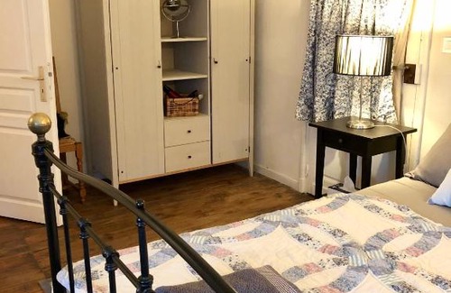 Puy-l'Eveque House | Holiday Home Petite Maison Bleue