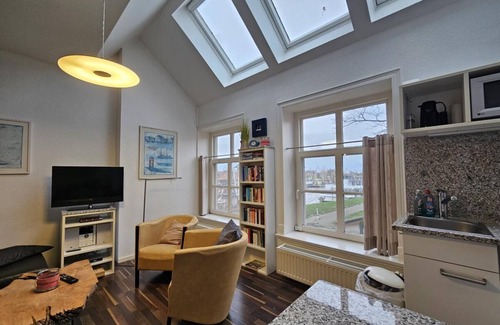 Greetsiel Apartment | Holiday home Pewsum in Greetsiel - cozy holiday home for up to 2 people directly at the harbor with a view of the harbor - pets are welcome.