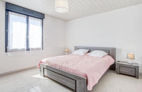 Aureilhan House | Holiday Home Peyroutic by Interhome